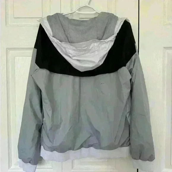 Nike Men’s Windrunner Jacket - Picture 9 of 13